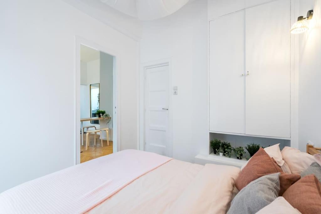 Downtown Cozy Apartment Old Town Bucarest Esterno foto